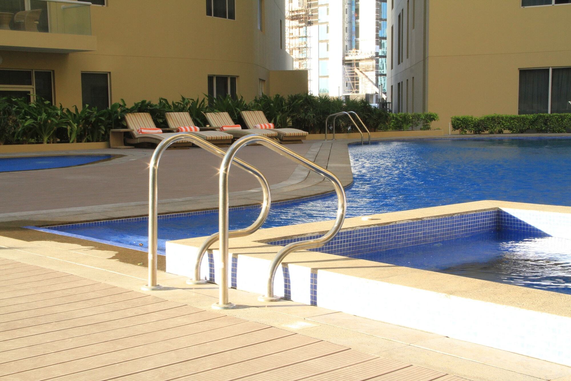 Gulf Suites Hotel Amwaj Manama Exterior photo